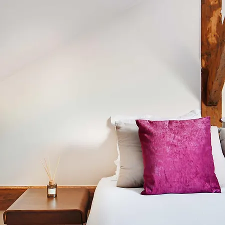 Lovely Parisian Near The Eiffel Tower * Paříž