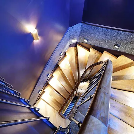 Lovely Parisian Near The Eiffel Tower * Paříž